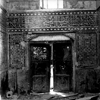 نمايي از درب و قسمتي از ديوار مدرسه پريزاد
